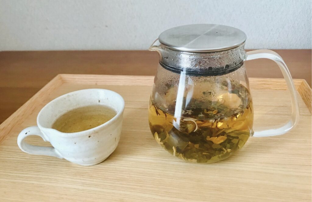 クロモジ(黒文字)のハーブティー｜リラックス効果の高い日本のお茶に含まれる効果・効能とは？